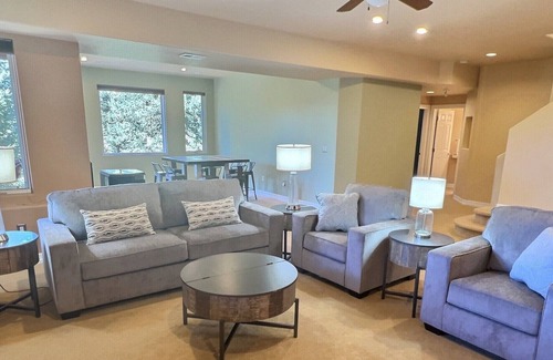 Evergreen Meadows House | NEW! The Grove: Near Wedding Barns/Hot Tub/ Views