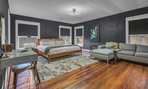 East Riverside House | New-The Mod Poppy Large home 10 minutes from it all