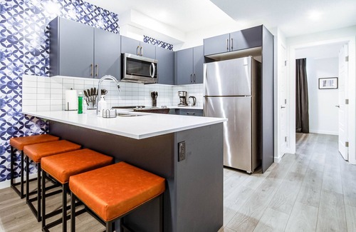 Southwest Edmonton Apartment | NEW-The Suite Life-2BD-King Bed-WEM & YEG Airport
