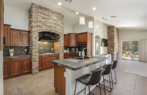 Tramonto House | New! The Tramonto Lodge with Heated Private Pool +Fire Pit+BBQ Grill