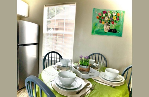 Western Division House | ★ NEW Tiny-Home in Central Laredo!