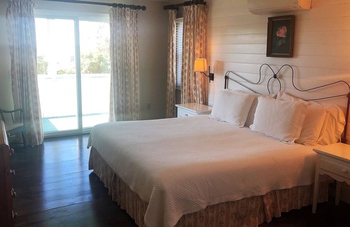 Menemsha Cottage | New to VRBO! 2 bedroom waterview cottage with private beach access