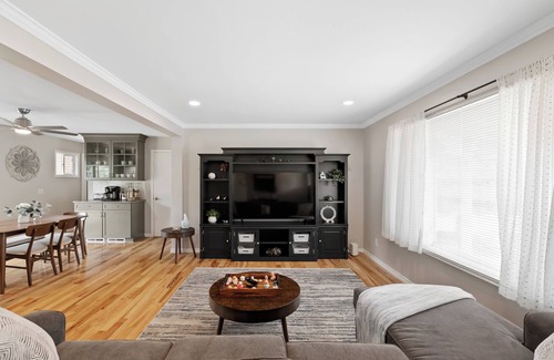 St. Clair House | NEW TO VRBO-3 bed 2 bath home with private yard in St Clair-close to everything!
