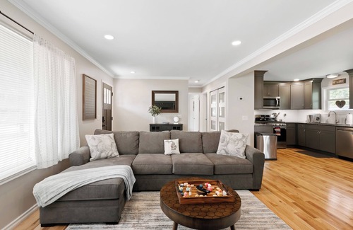 St. Clair House | NEW TO VRBO-3 bed 2 bath home with private yard in St Clair-close to everything!