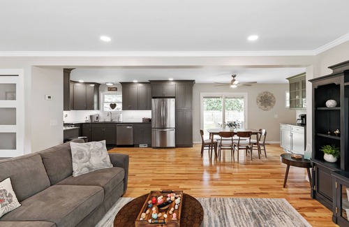 St. Clair House | NEW TO VRBO-3 bed 2 bath home with private yard in St Clair-close to everything!