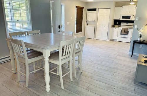 Sun Ridge Cottage | New to VRBO! Cozy cottage close to everything!