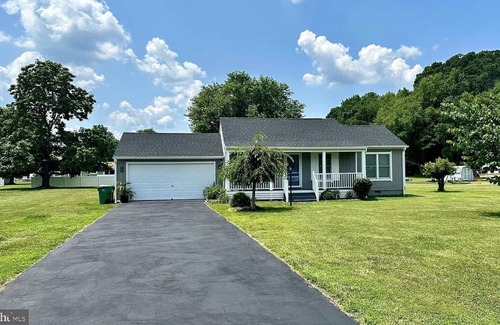 Sun Ridge Cottage | New to VRBO! Cozy cottage close to everything!