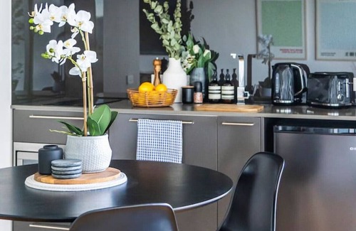 Lyneham Apartment | New to VRBO: Designer Series Apartment on Northbourne