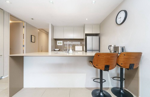 Kingston Apartment | New to VRBO: Elegant Apartment in Kingston Foreshore