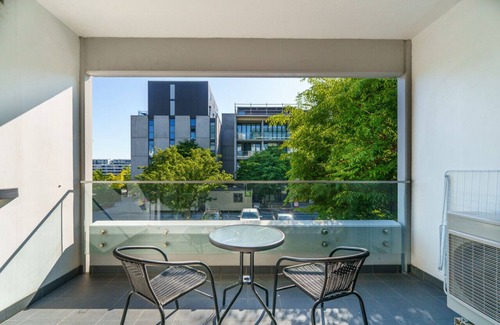 Kingston Apartment | New to VRBO: Elegant & Cosy Haven in Lively Kingston Foreshore