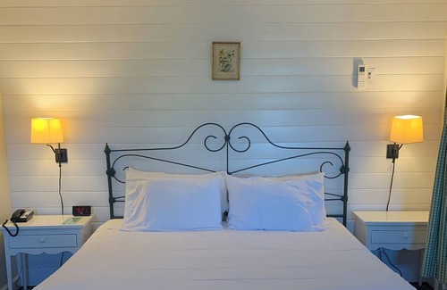 Menemsha Cottage | New to VRBO! Favorite spot of the famous photographer Alfred Eisenstaedt