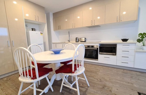 Kingston Apartment | New to VRBO: Kingston Foreshore Contemporary Apartment