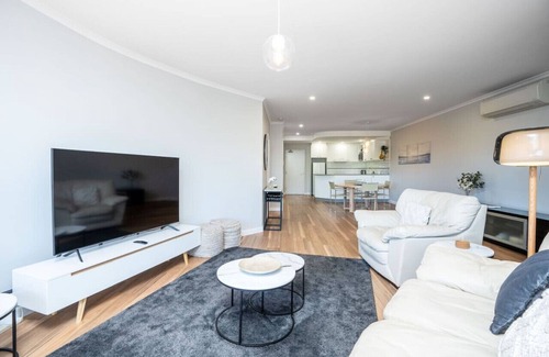 Griffith Apartment | New to VRBO: Modern & Homely 2BR Burke Crescent Apartment