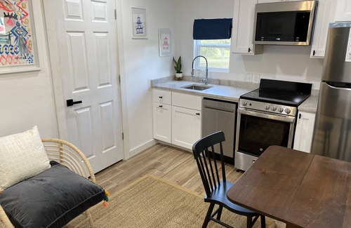 Round Top Cottage | NEW TO VRBO - Perfect Location - Gray Moss Farm Cottage