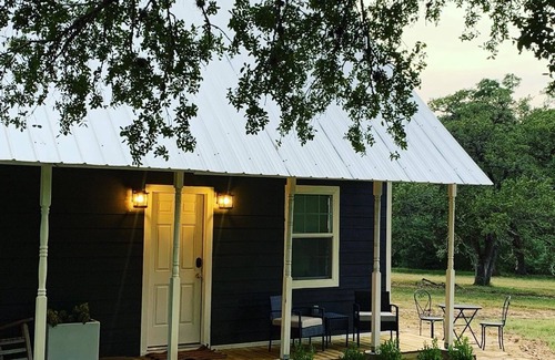 Round Top Cottage | NEW TO VRBO - Perfect Location - Gray Moss Farm Cottage