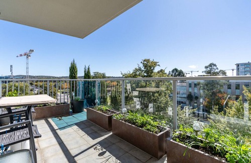 Braddon Apartment | New to VRBO: SSpacious and Cosy Apt with Great Views in Braddon