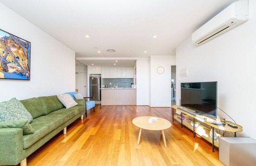 Phillip Apartment | New to VRBO: Top-Floor Apartment Near Shops and Arboretum views