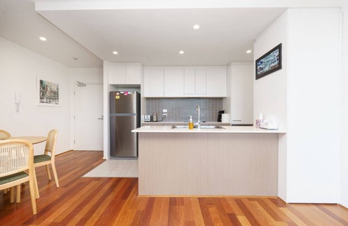 Phillip Apartment | New to VRBO: Top-Floor Apartment Near Shops and Arboretum views