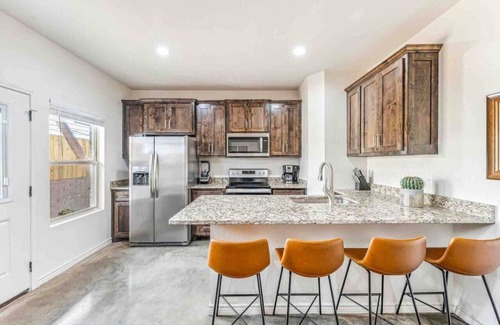 Stephenville House | New Townhome-Walk to Tarleton