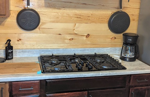 South Rutland House | New Tug Hill 3 bedroom house 12x30 covered deck with fire pit .Salmon fishing !