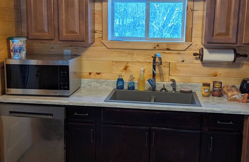 South Rutland House | New Tug Hill 3 bedroom house 12x30 covered deck with fire pit .Salmon fishing !
