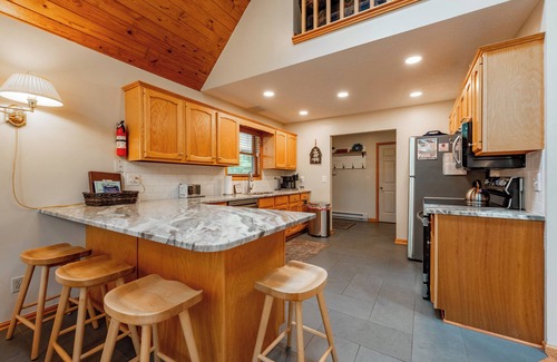 Blakeslee House | New! Tullamore: Lake Access, Dogs Welcome, Hot Tub, Dock Slip!