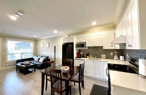 White Rock House | New two-bedroom legal suite with parking