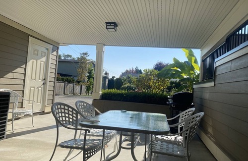 White Rock House | New two-bedroom legal suite with parking