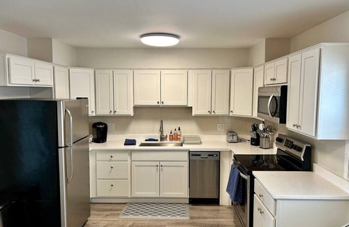 Libertyville Apartment | New updated Apt 1/2 Mile to Downtown Libertyville!