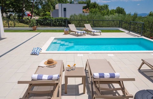 Omis Villa | New! Villa Nacle with heated Pool