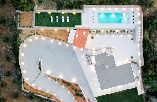 Sissi Villa | New villa Tetragon 2021