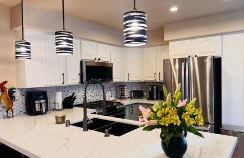Bayshore - Klatt House | New! Walker's Sweet Retreat! Luxe Executive Home - A Haven for Travellers
