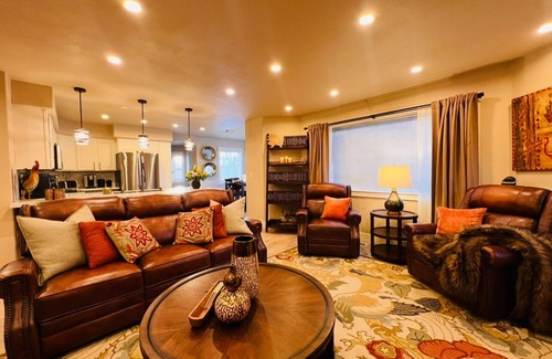 Bayshore - Klatt House | New! Walker's Sweet Retreat! Luxe Executive Home - A Haven for Travellers