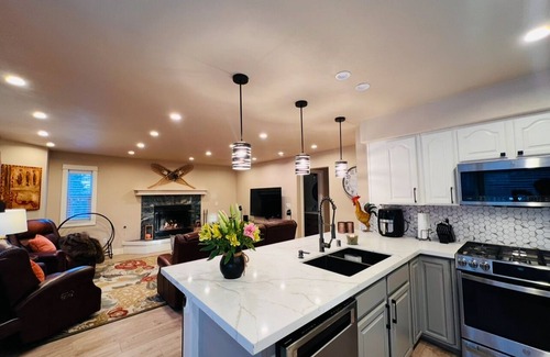 Bayshore - Klatt House | New! Walker's Sweet Retreat! Luxe Executive Home - A Haven for Travellers