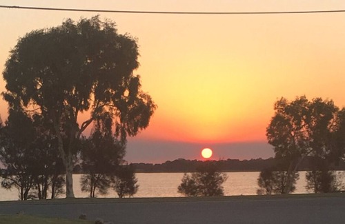 South Yunderup House | NEW Waterfront Holiday Home