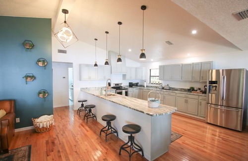 Crescent City House | NEW Waterfront Home on Beautiful Crescent Lake w/Private Dock in Crescent City