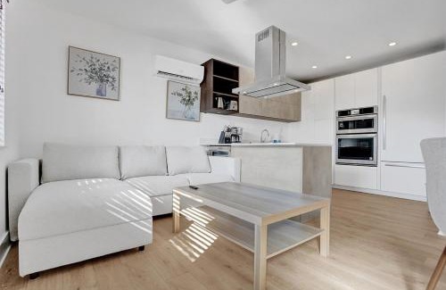 North Beach Apartment | New ! Waves On Walnut # 3
