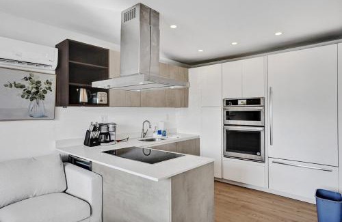 North Beach Apartment | New ! Waves On Walnut # 3