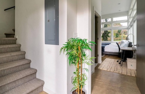 Atlantic House | NEW! WorkLivePlay 4BR FastWifi | Sophari |Sleeps12