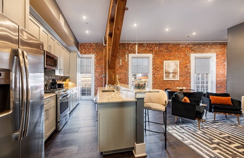 Arts/Warehouse District Condo | 📣New XL Luxury Corner Condo PRIME Historic Downtown Location HUGE Balcony Wrapped in Wrought Iron