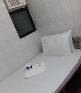 Tsim Sha Tsui House | New Yan Yan Guest House reception 9th floor Flat E4 E6
