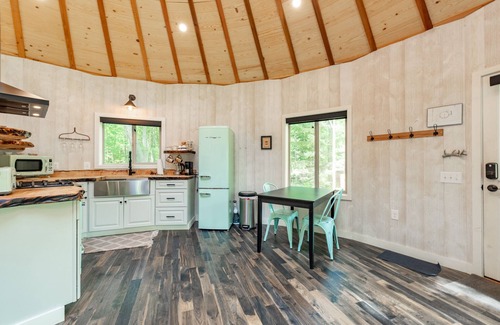 Thayerville Cabin | New! Yellowstone Yurt: Lake Area, Gas Fireplace, Sauna!