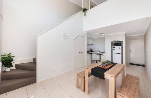 Mandurah Apartment | New York Loft 1-BR Apt | Free A/C & WiFi