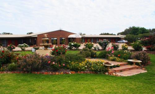Gillenbah Hotel | Newell Motor Inn Narrandera