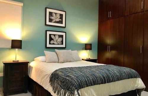 Las Gaviotas Apartment | Newer Ground Floor Apartment Near The Beach, Shops