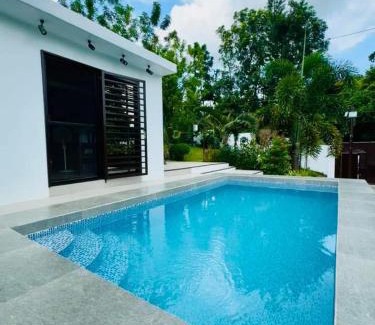 Silang Villa | NEWEST VILLA IN TAGAYTAY with POOL and Basketball Court LMN PLACE