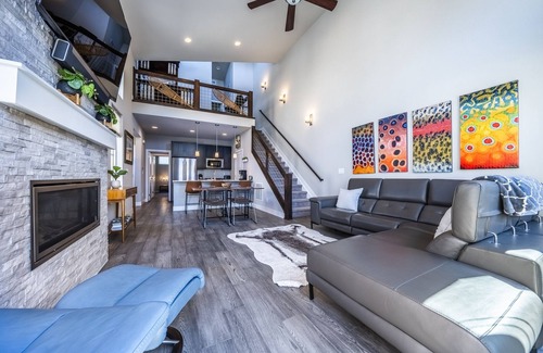 Rendezvous Condo | NEWLY beautiful duplex @ Rendezvous. Minutes to town & resort & AMAZING VIEWS