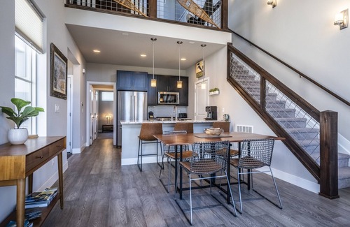 Rendezvous Condo | NEWLY beautiful duplex @ Rendezvous. Minutes to town & resort & AMAZING VIEWS