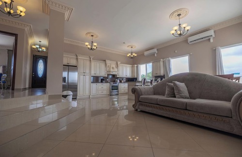 Pos Chiquito Villa | Newly Build - Across The Road from The Beach - 7 bdrm/7 bthrms