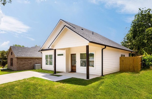 Denison House | Newly Built 3BD/2BA close to Lake Texoma!